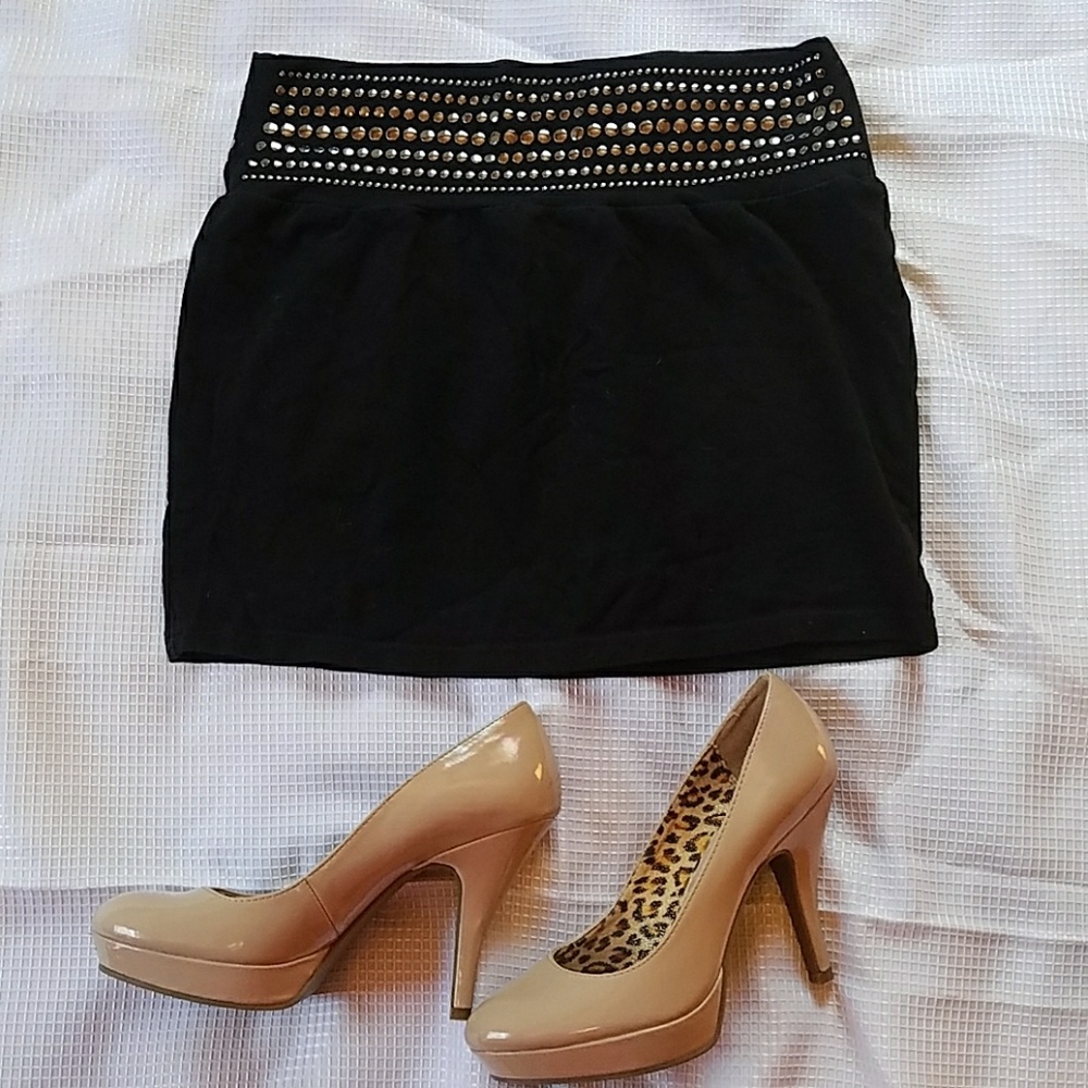 Express solid black skirt